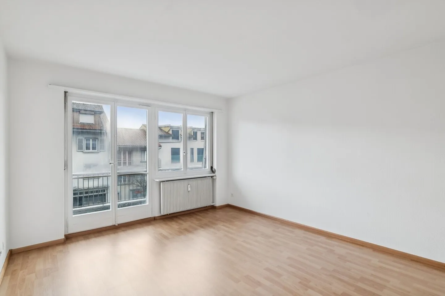 Move in now - freshly renovated apartment quiet, green & central - Photo 1 of 9