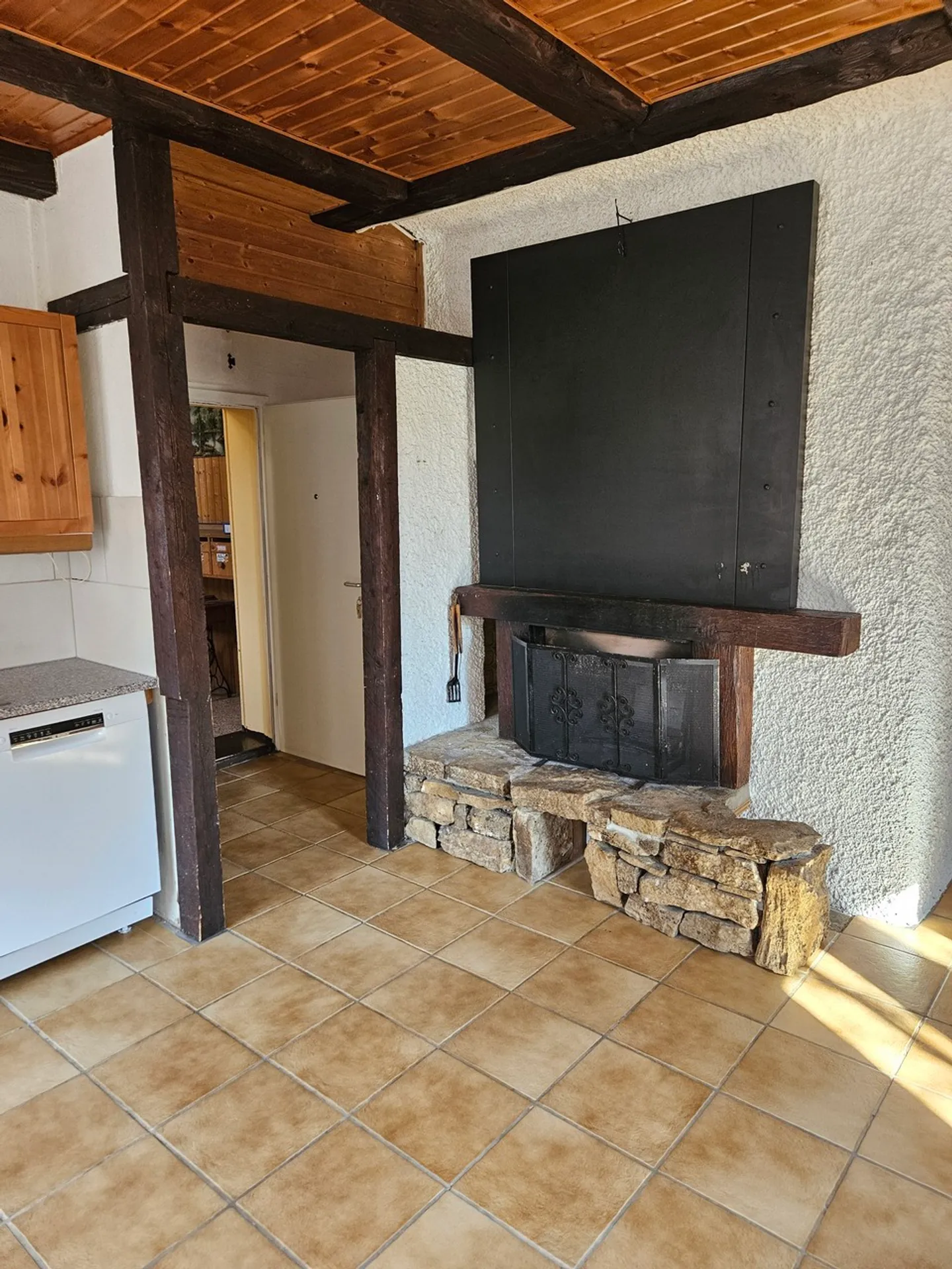 Appartamento luminoso di 4 stanze in affitto a La Chaux-de-Fonds - Foto 3 di 10