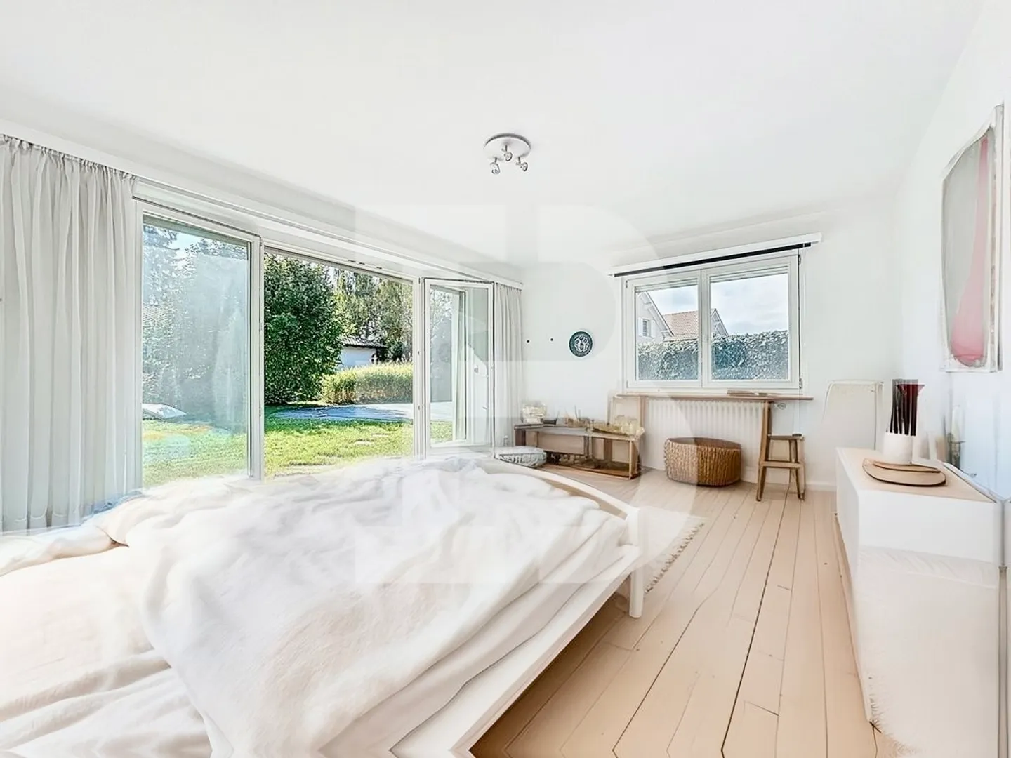 Charmanter Bungalow mit Pool und großem Potenzial - Foto 5 von 9