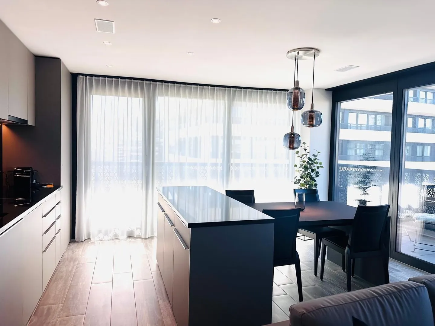 Exclusive furnished 2.5-room apartments in the Three Point Tower - Photo 2 of 9