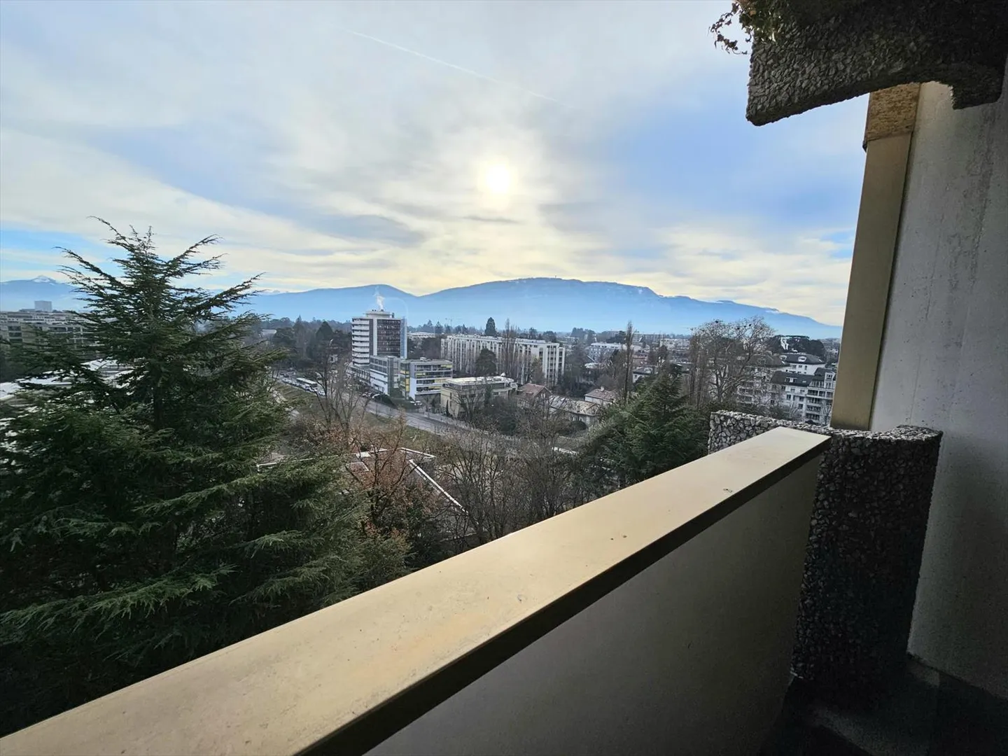 Charming Apartment in a Prestigious Residence with Breathtaking Panoramic Views - Photo 1 of 5