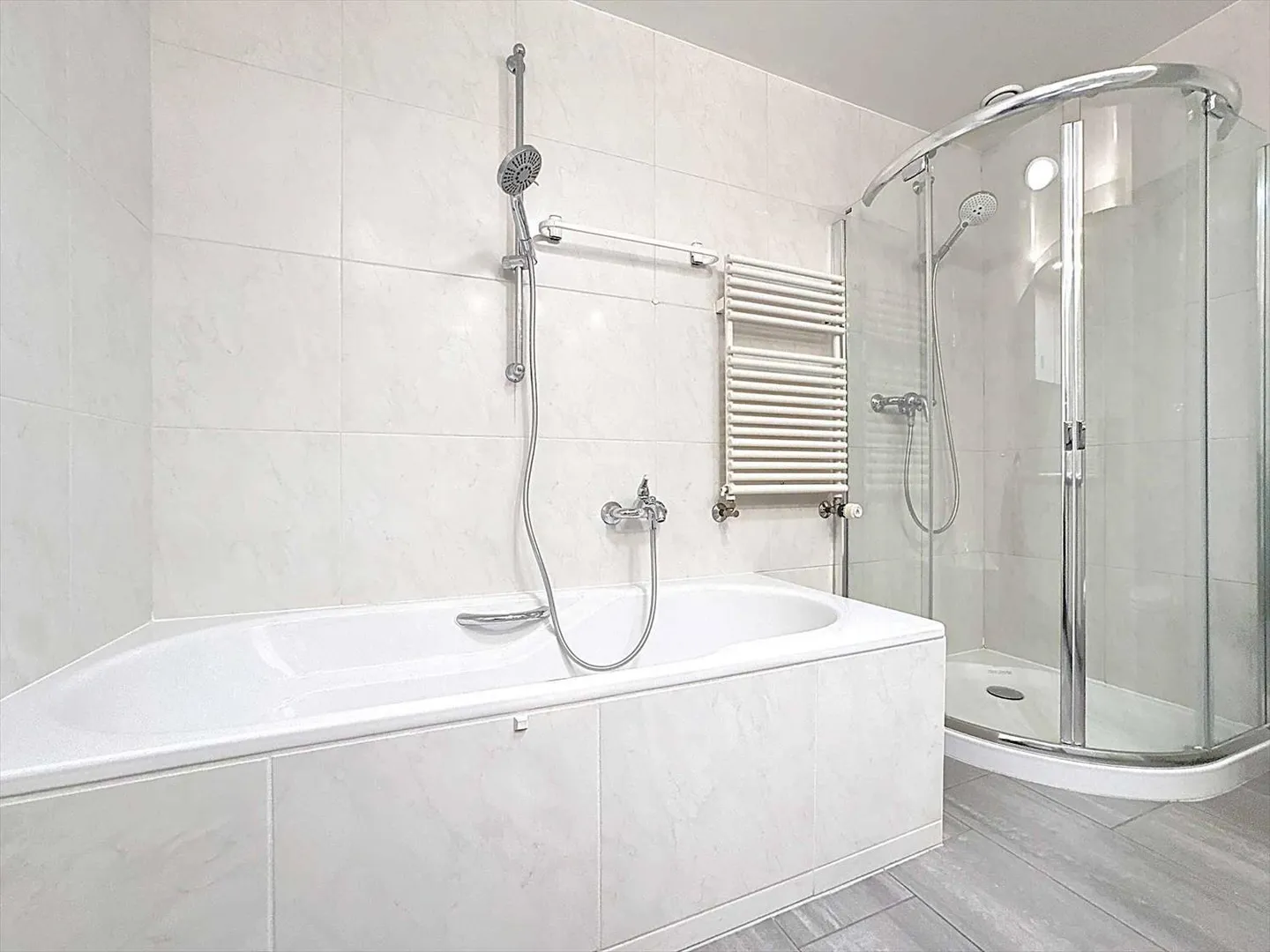 150 m² penthouse distributed in 5.5 rooms with beautiful ceiling heights - Photo 8 of 12