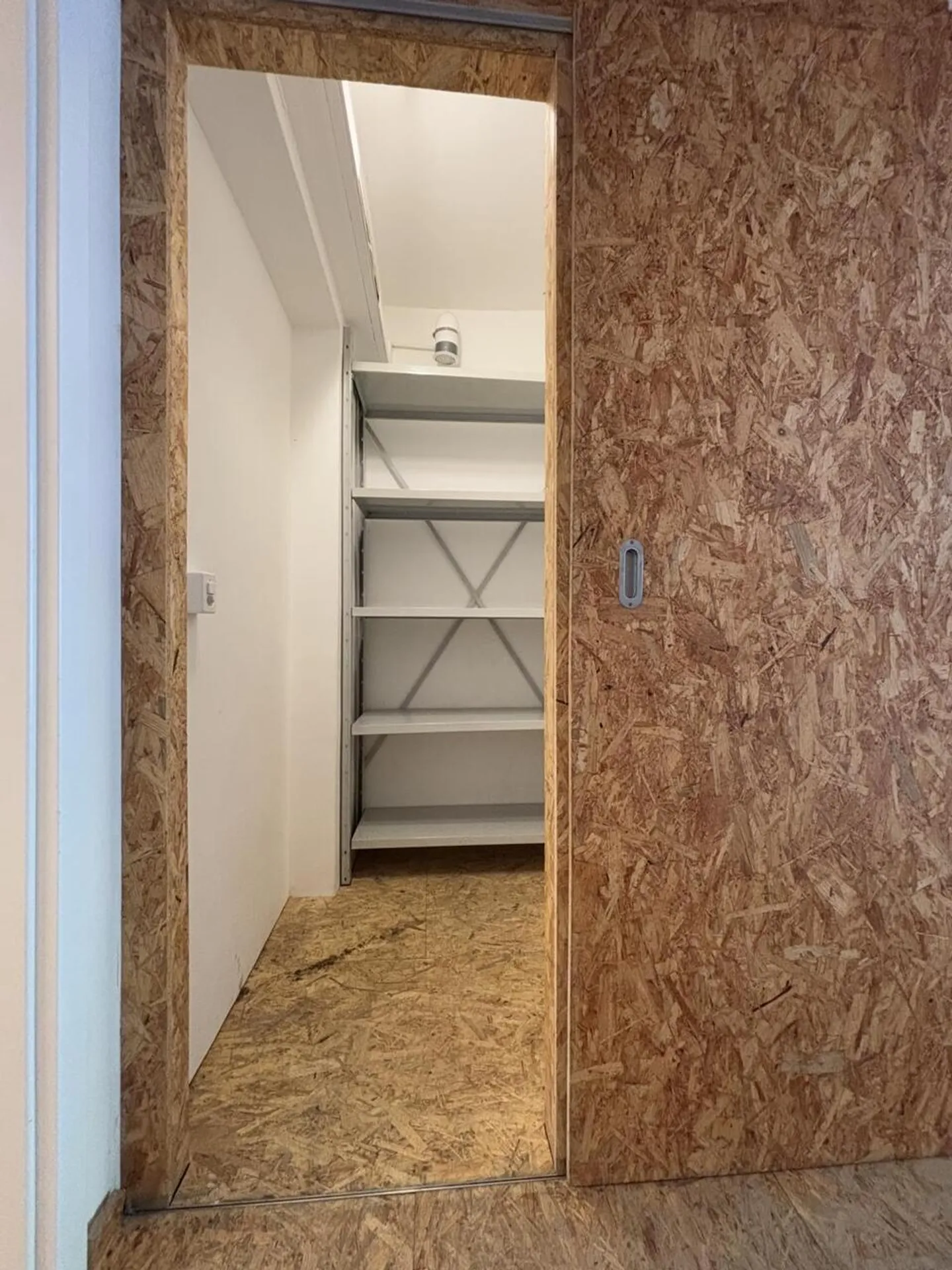 Spazio commerciale a Neuchâtel con vetrine - Foto 5 di 12