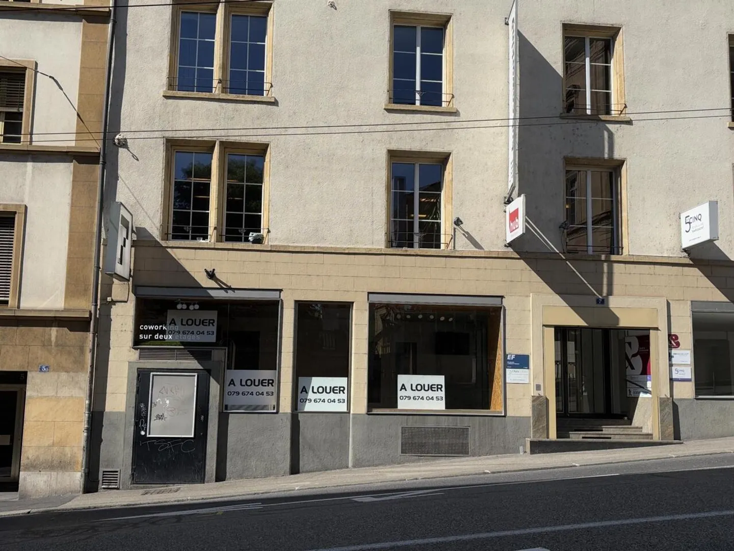 Spazio commerciale a Neuchâtel con vetrine - Foto 12 di 12