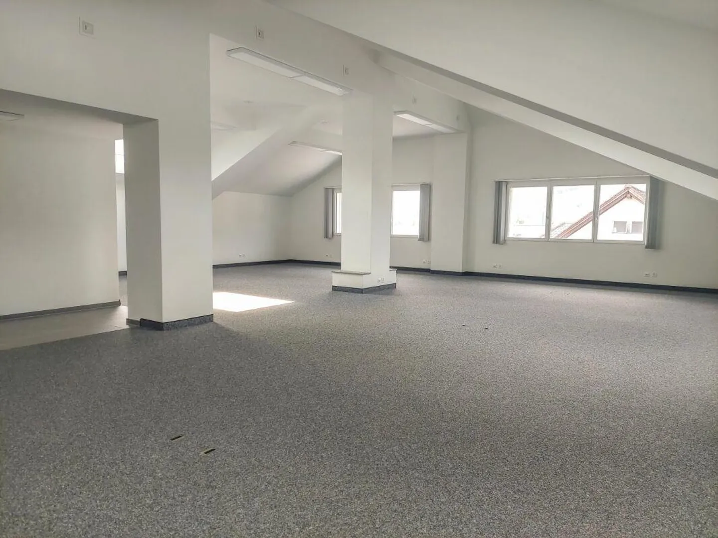 Limitato - Spazi per uffici moderni vicino alla stazione ferroviaria di Schwyz - Foto 1 di 7
