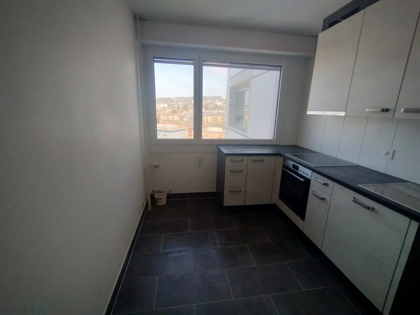 Appartement rénové avec balcon - Photo 6 sur 12