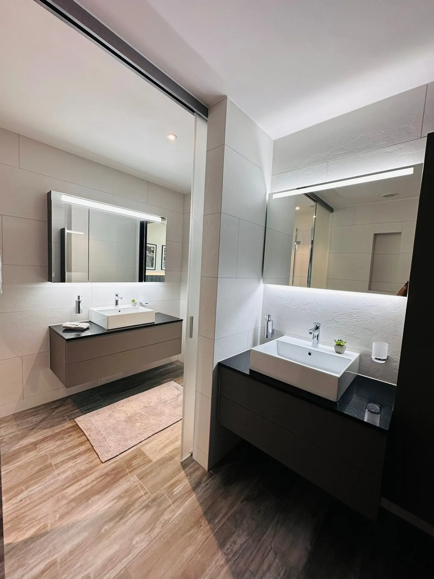 Exclusive furnished 2.5-room apartments in the Three Point Tower - Photo 5 of 9