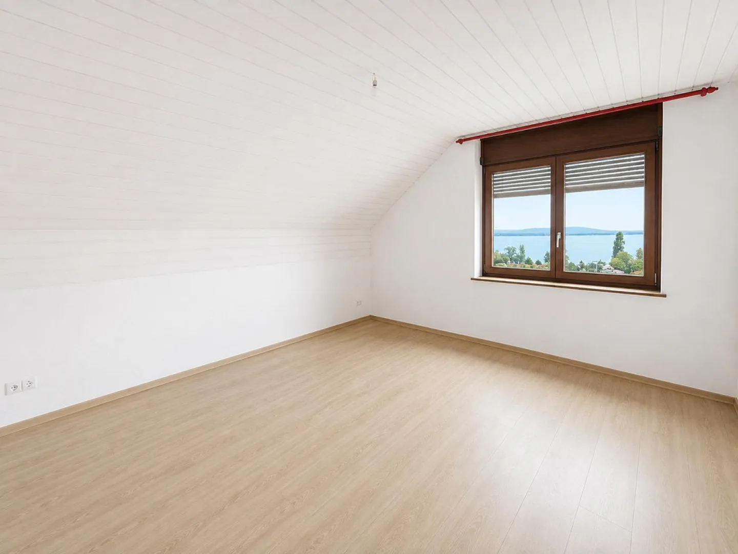 Living with a View: Spacious 4½-Room Apartment with Lake View in Uttwil - Photo 3 of 11