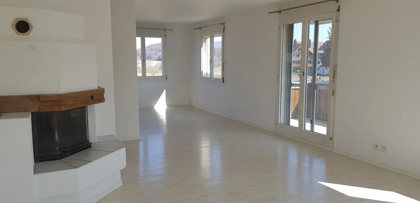 Luminoso appartamento di 4,5 stanze, deposito biciclette privato, area salotto e balcone - Foto 6 di 12