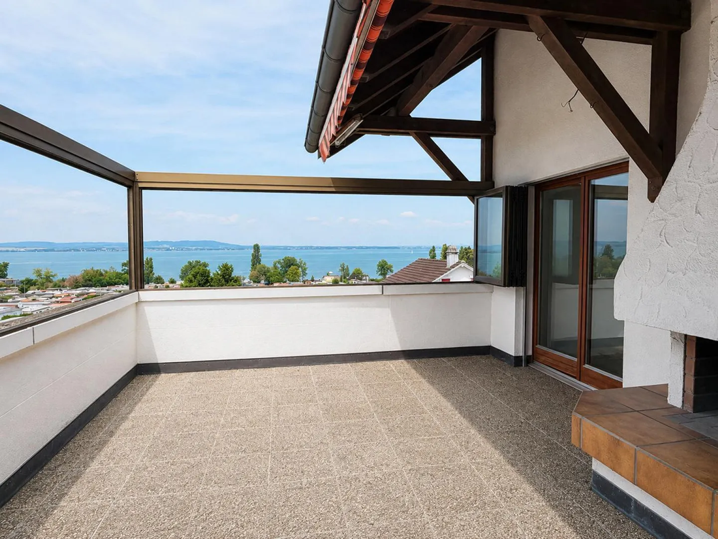 Living with a View: Spacious 4½-Room Apartment with Lake View in Uttwil - Photo 9 of 11