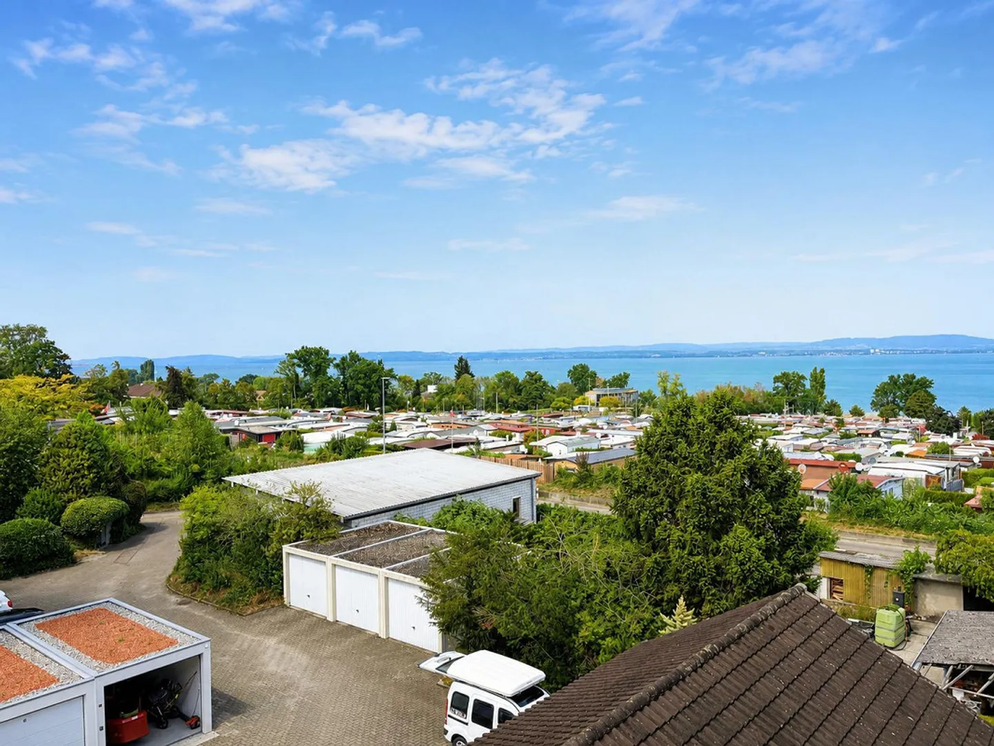 Living with a View: Spacious 4½-Room Apartment with Lake View in Uttwil - Photo 10 of 11