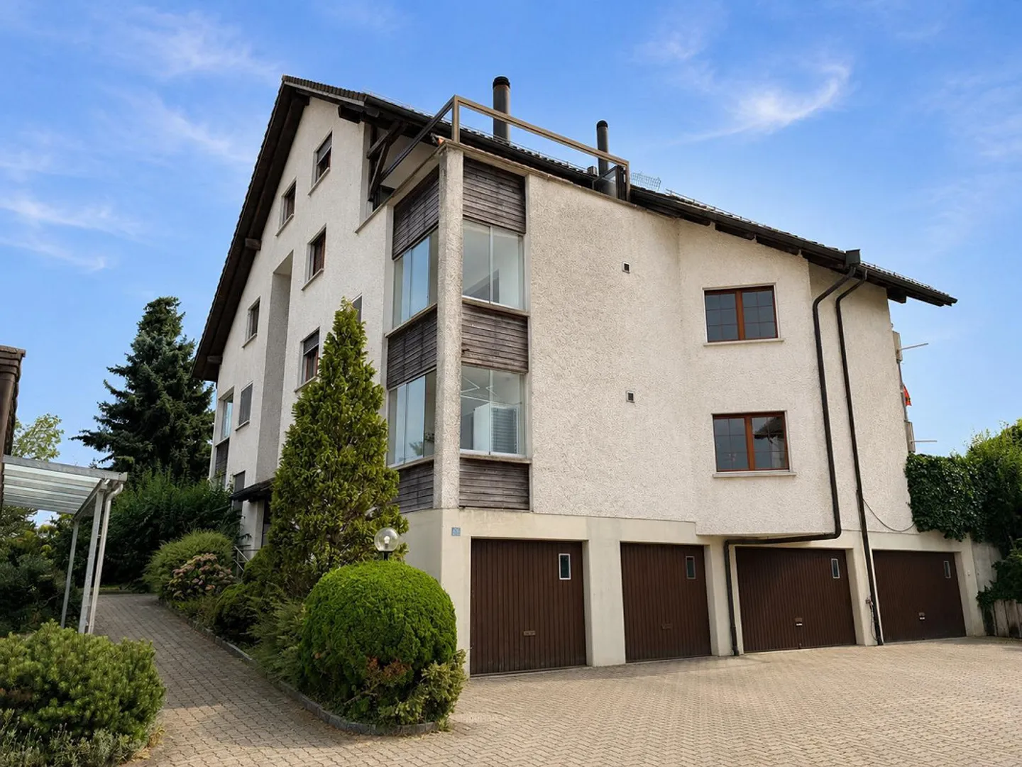 Living with a View: Spacious 4½-Room Apartment with Lake View in Uttwil - Photo 11 of 11