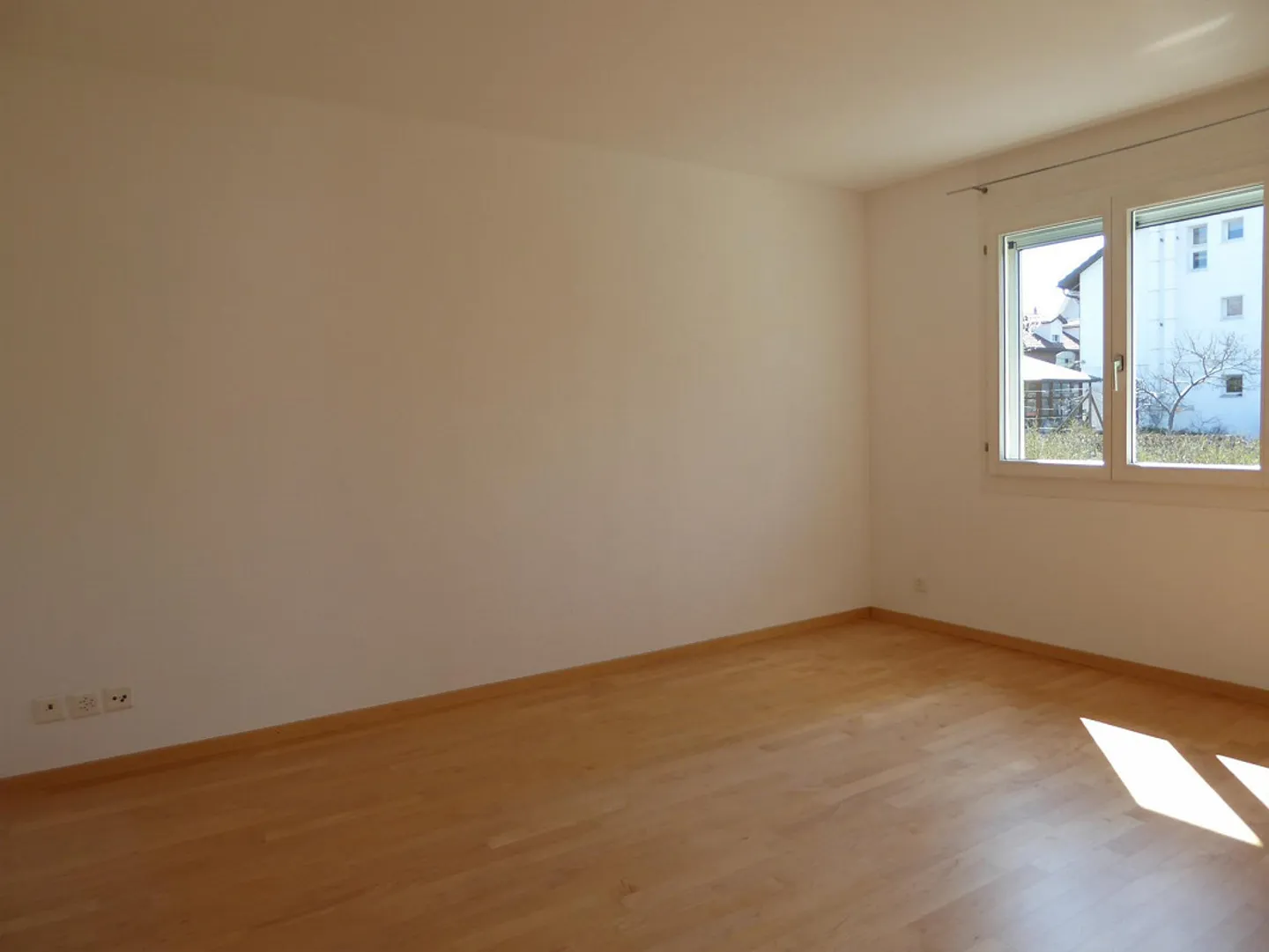 Luminoso appartamento di 4,5 stanze, deposito biciclette privato, area salotto e balcone - Foto 9 di 12