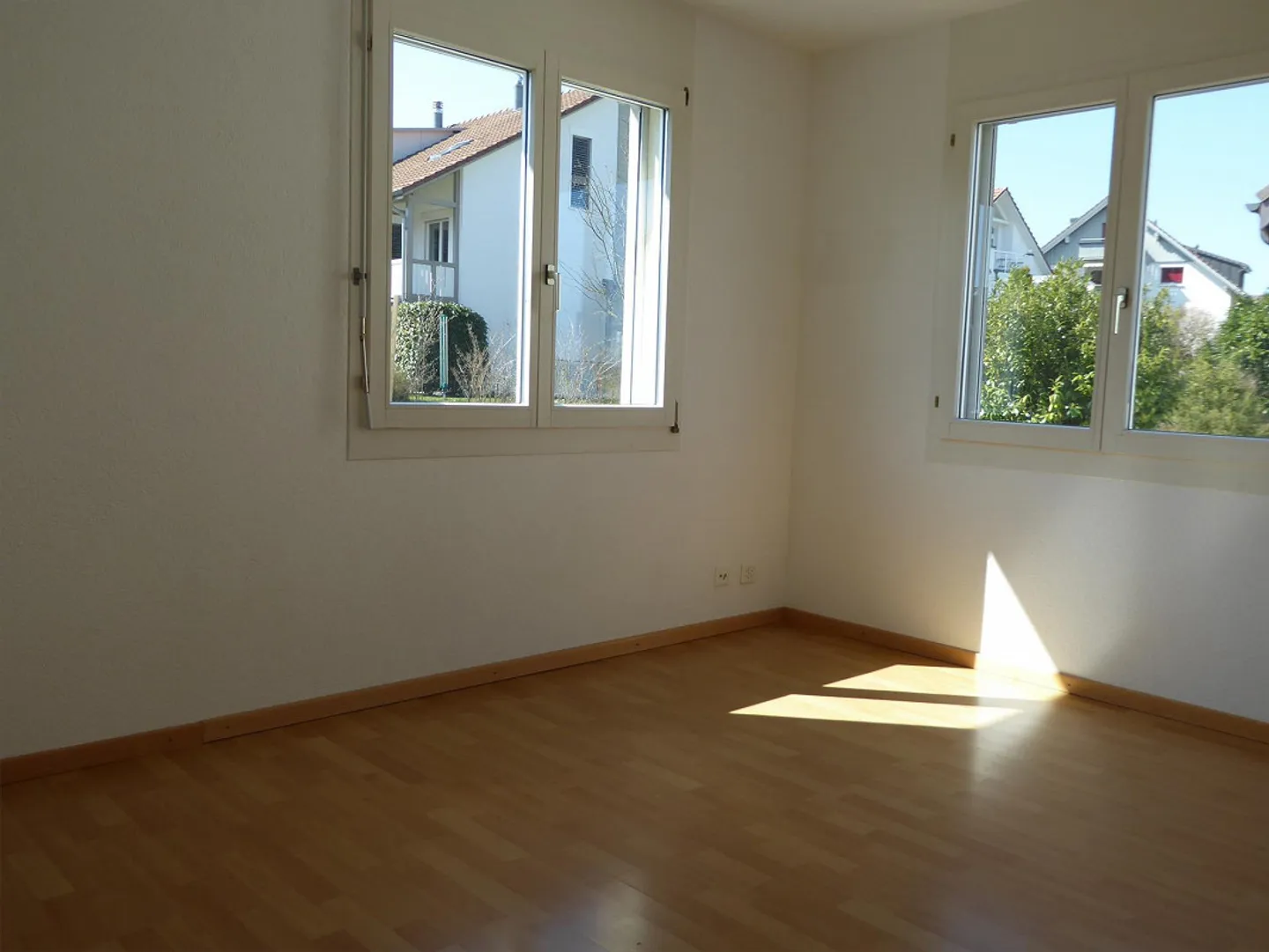 Luminoso appartamento di 4,5 stanze, deposito biciclette privato, area salotto e balcone - Foto 11 di 12