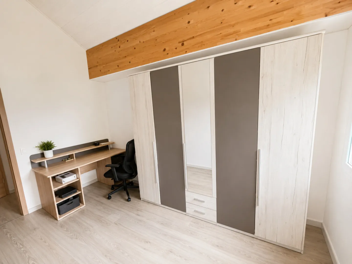 Superba villa indipendente con 2 appartamenti disponibile, trasformata in un grande studio - Foto 32 di 41