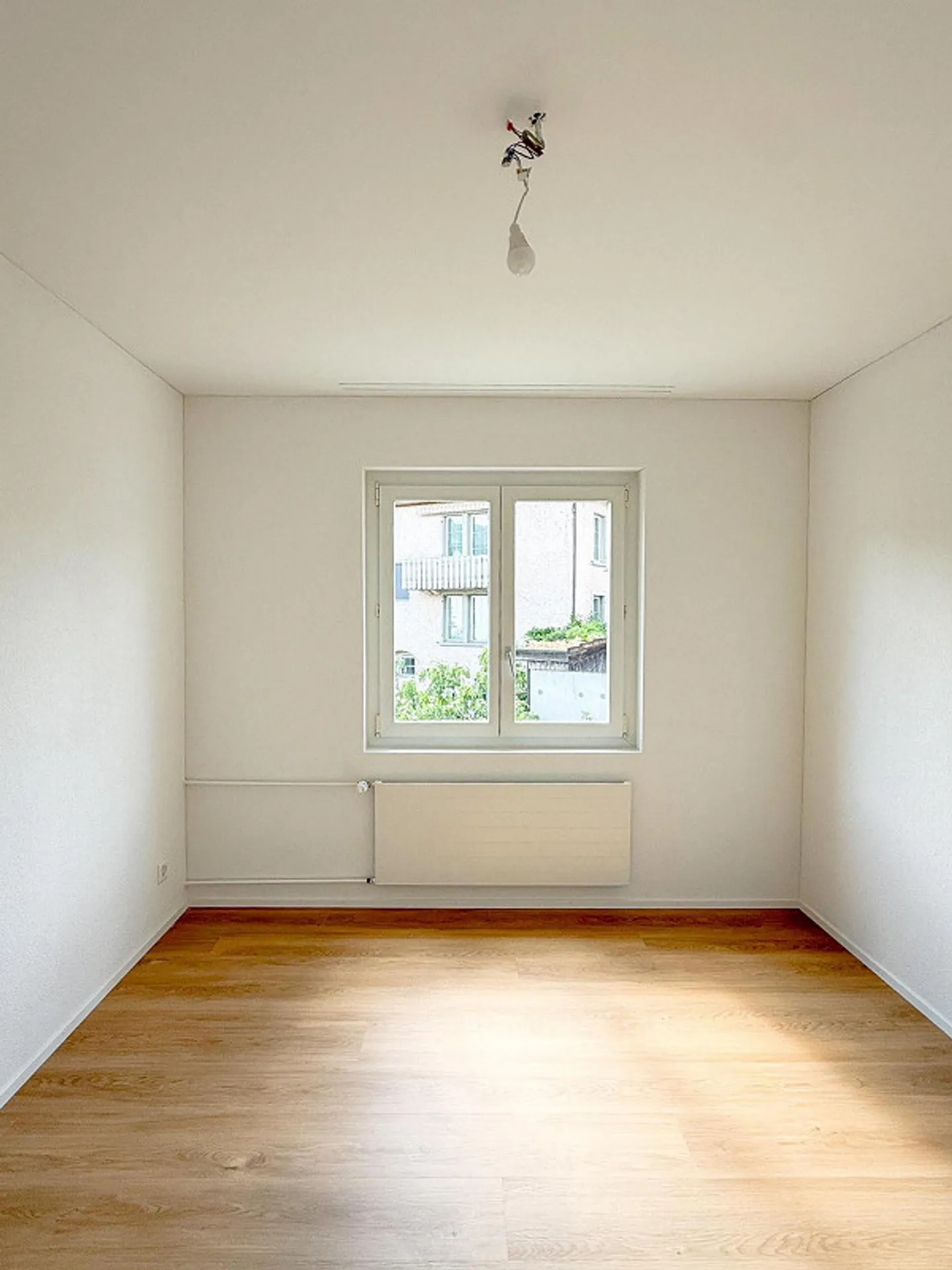Appartamento 4 locali moderno e ristrutturato di alta qualità in una zona tranquilla - Foto 3 di 8