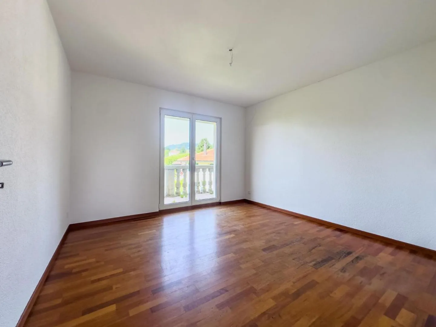 Detached villa with 7 rooms in Aubonne - Photo 10 of 13