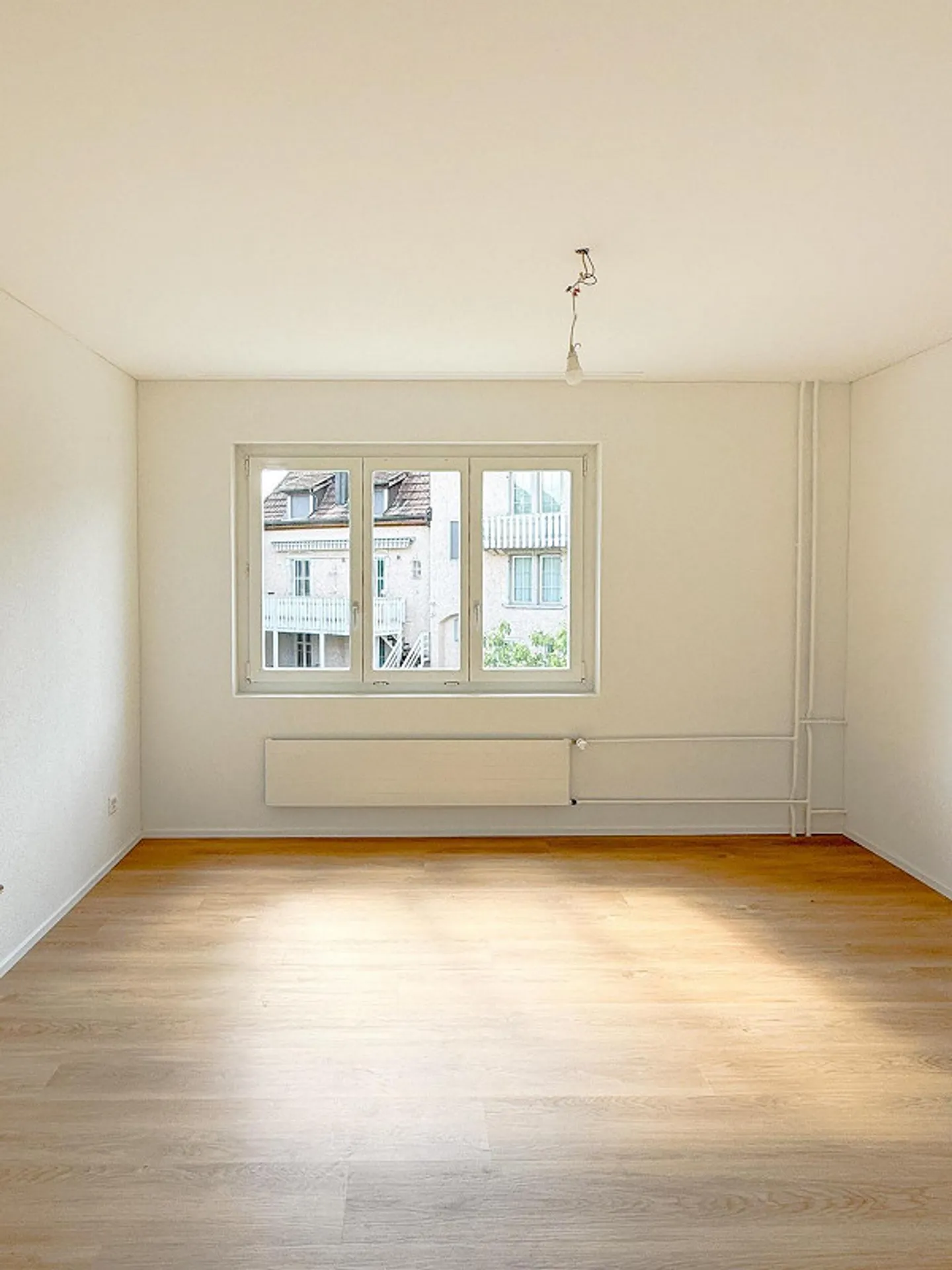 Appartamento 4 locali moderno e ristrutturato di alta qualità in una zona tranquilla - Foto 2 di 8