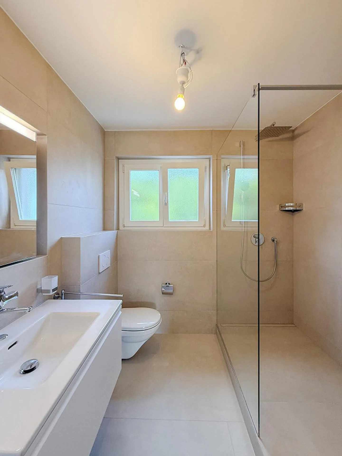Appartamento 4 locali moderno e ristrutturato di alta qualità in una zona tranquilla - Foto 6 di 8