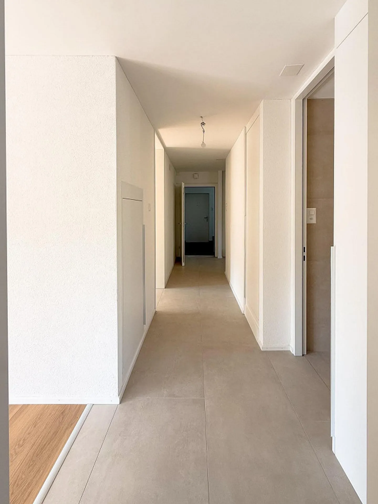 Appartamento 4 locali moderno e ristrutturato di alta qualità in una zona tranquilla - Foto 7 di 8