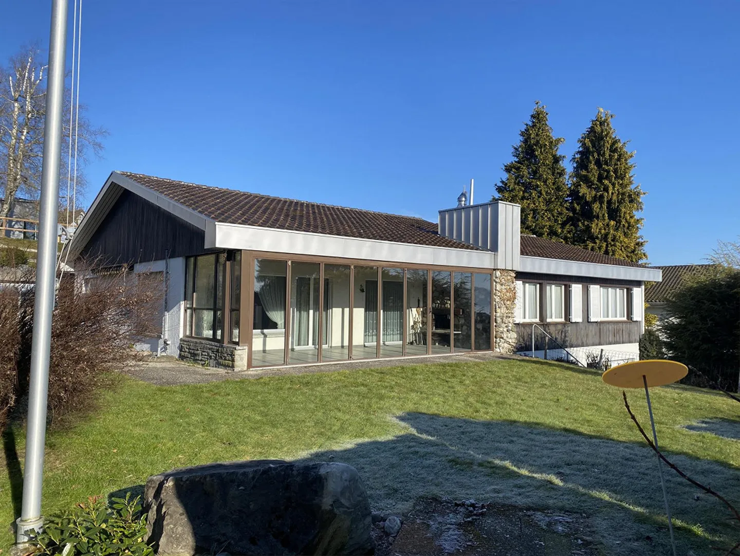 EFH mit Seesicht in familienfreundlichem Quartier - Foto 2 von 30