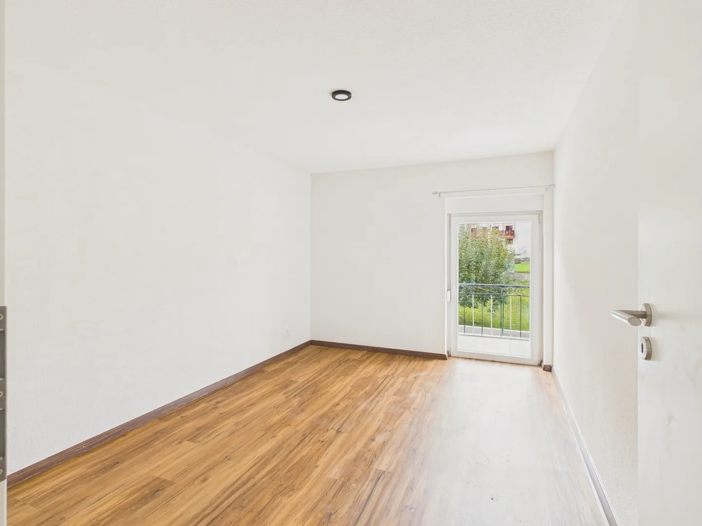 Charming 2.5-room apartment in Steg-Hohtenn with modern standard of construction - Photo 1 of 9