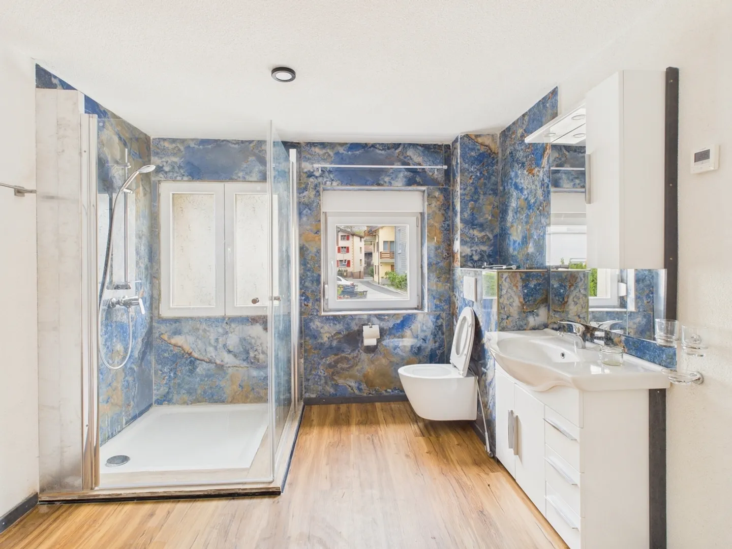 Charming 2.5-room apartment in Steg-Hohtenn with modern standard of construction - Photo 6 of 9