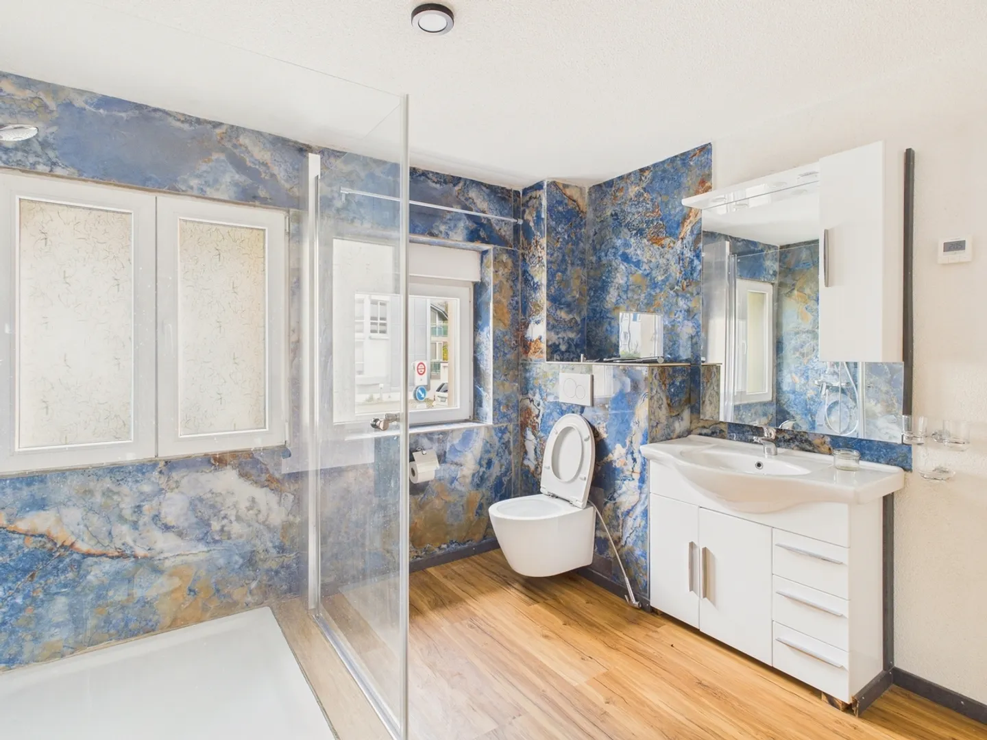 Charming 2.5-room apartment in Steg-Hohtenn with modern standard of construction - Photo 7 of 9