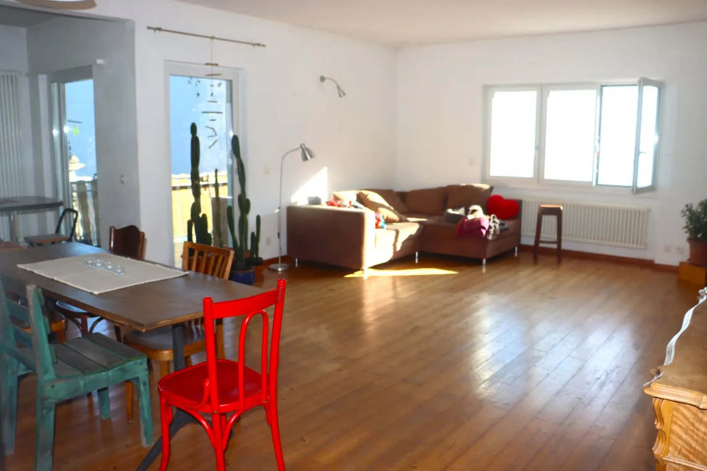 Casa affascinante con due appartamenti pronta per essere abitata - Foto 3 di 19