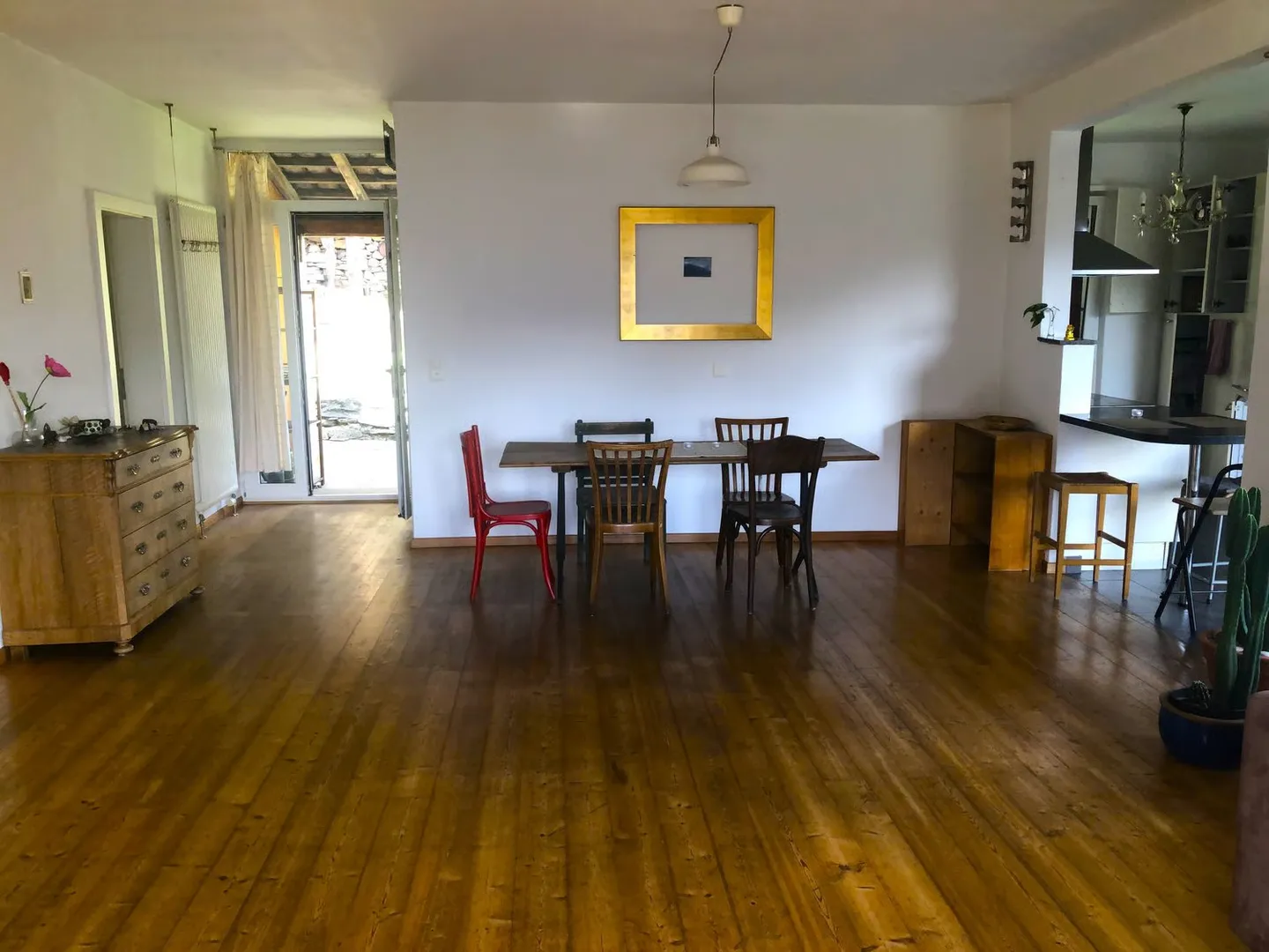 Casa affascinante con due appartamenti pronta per essere abitata - Foto 5 di 19