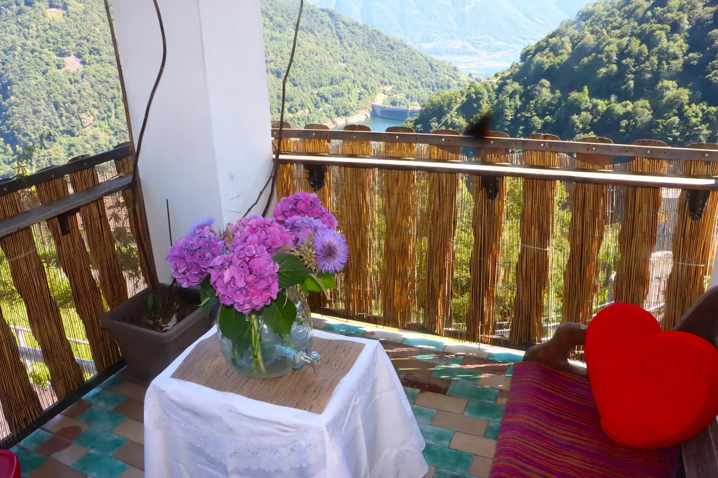 Casa affascinante con due appartamenti pronta per essere abitata - Foto 9 di 19