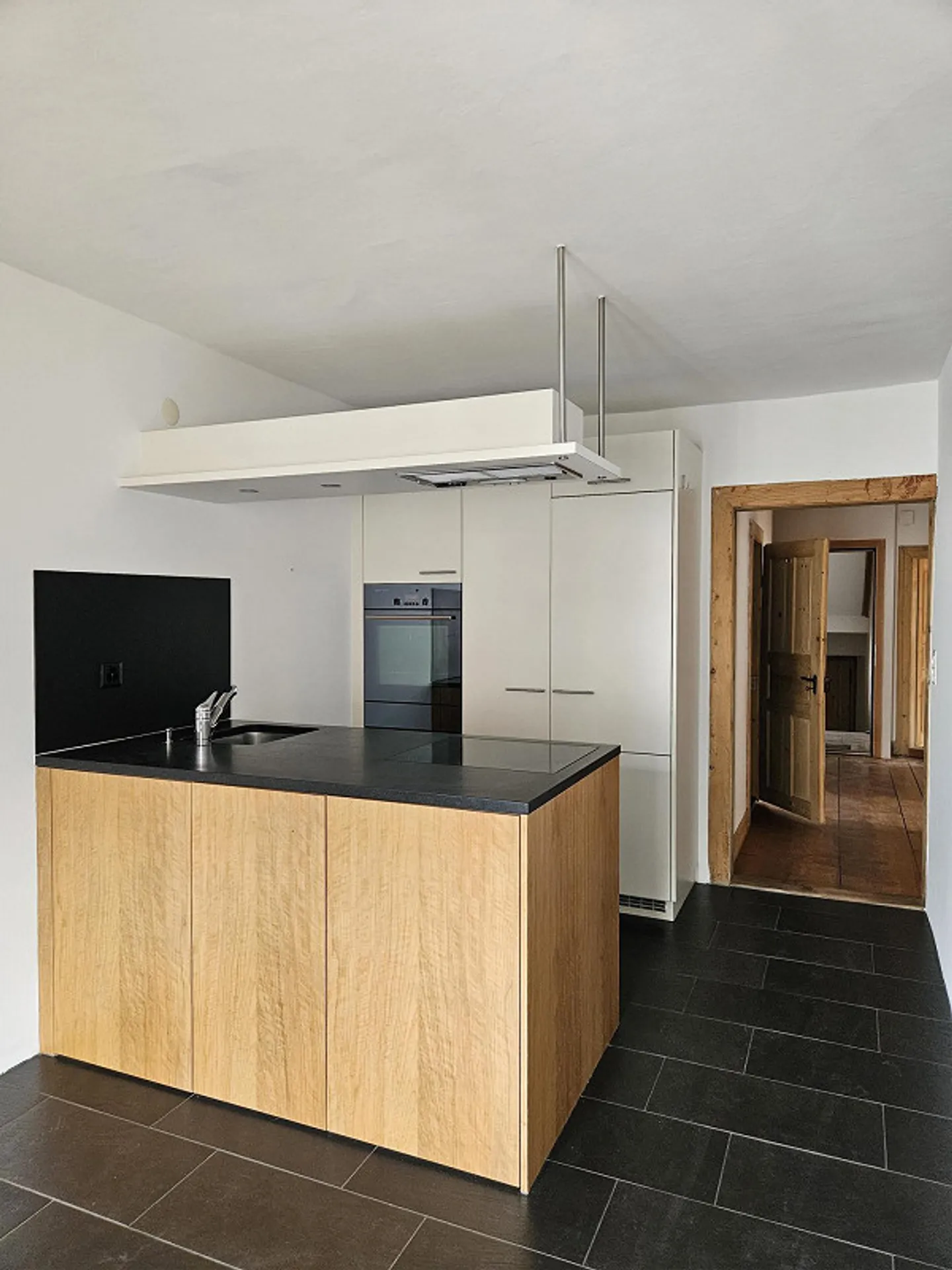 Spacious 3.5-room apartment in the old town of Ilanz - Photo 4 of 11