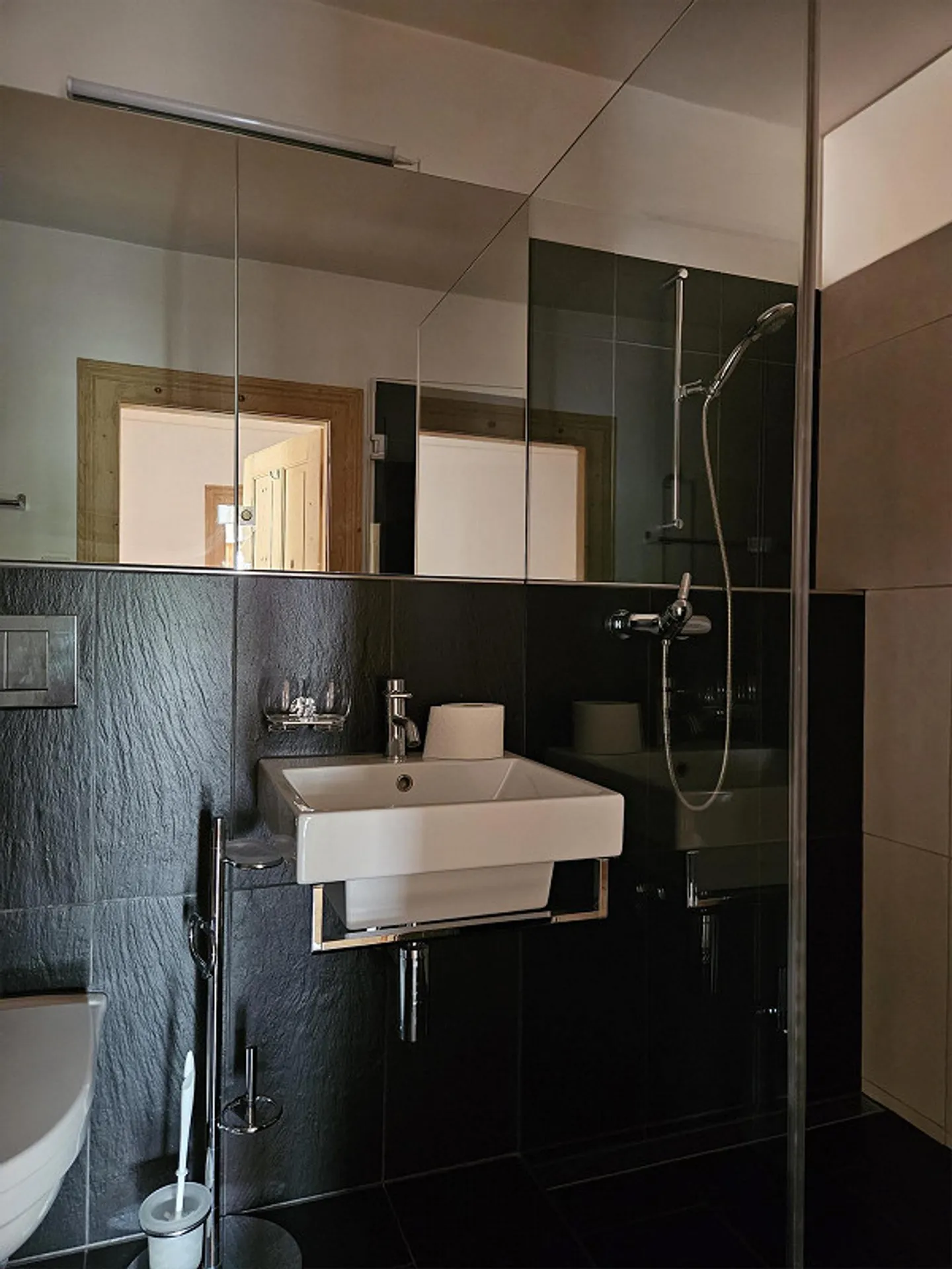 Spacious 3.5-room apartment in the old town of Ilanz - Photo 10 of 11