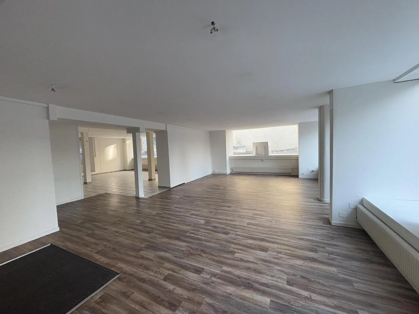 Commercial space in Neuchâtel with windows - Photo 5 of 9