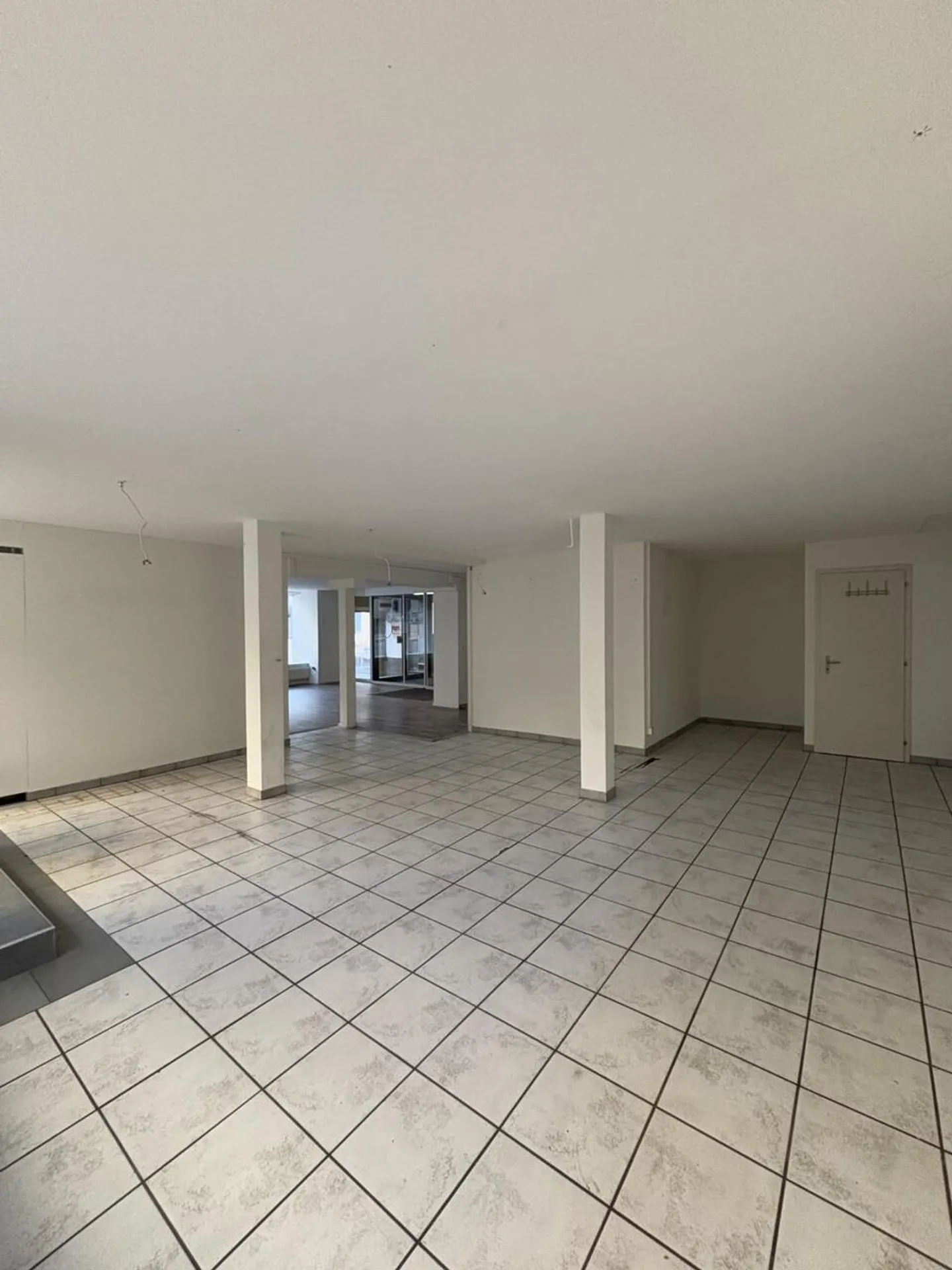 Commercial space in Neuchâtel with windows - Photo 7 of 9
