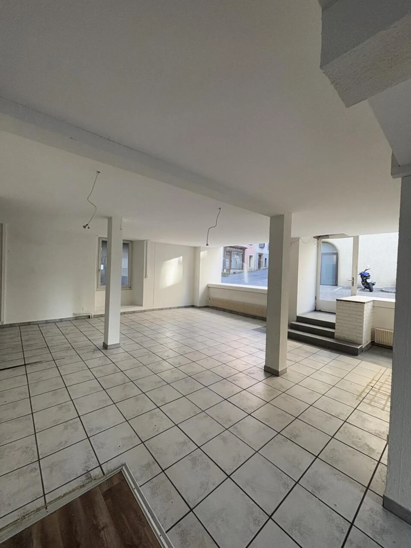 Commercial space in Neuchâtel with windows - Photo 8 of 9
