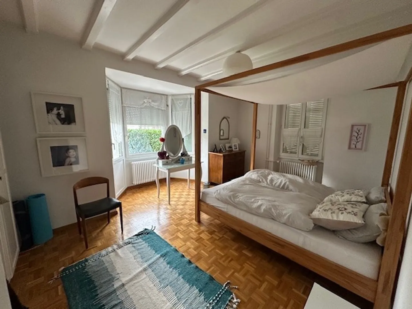 Appartement spacieux de 3,5 pièces au rez-de-chaussée avec terrasse et jardin privé. - Photo 4 sur 9