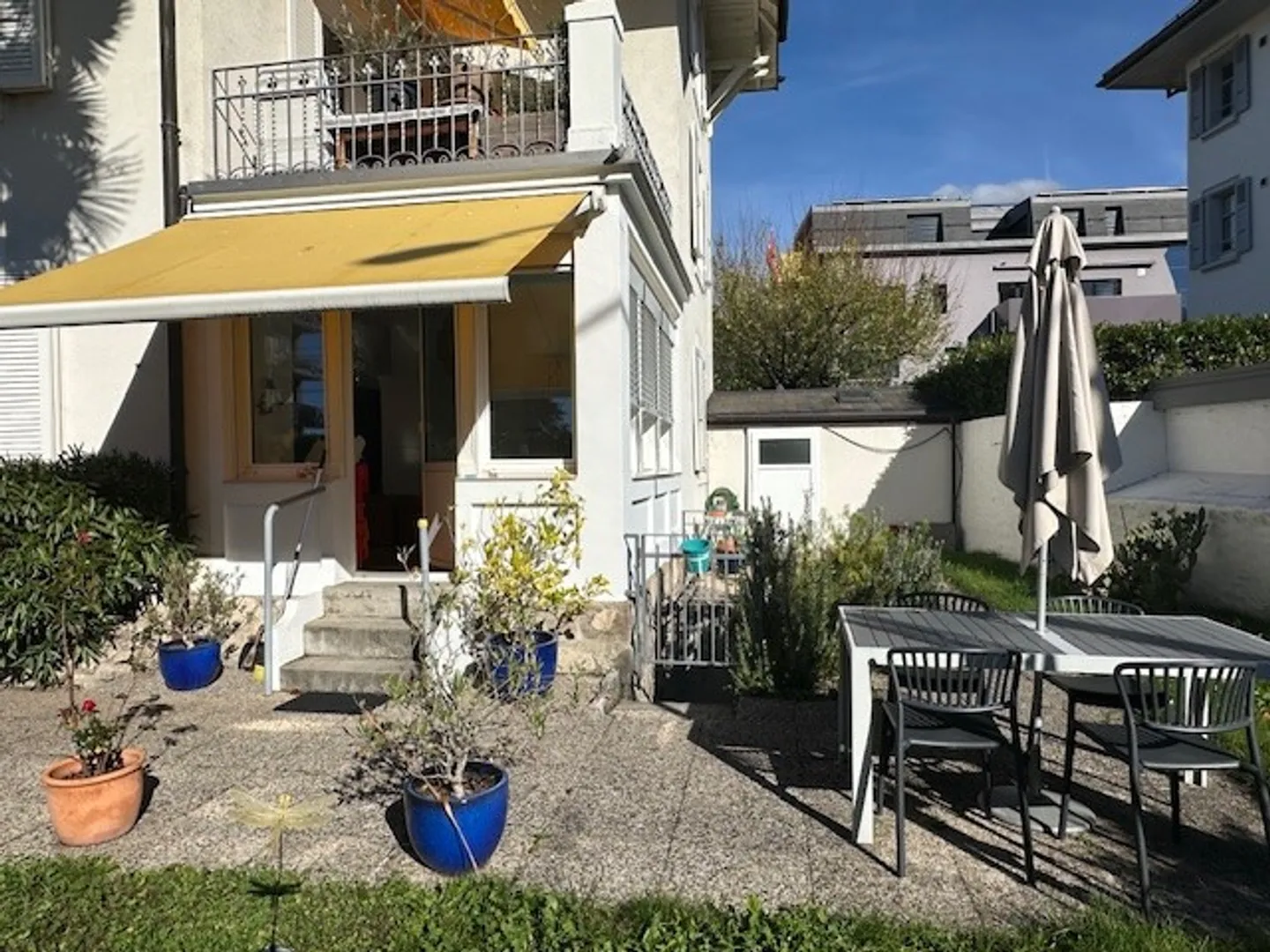 Appartement spacieux de 3,5 pièces au rez-de-chaussée avec terrasse et jardin privé. - Photo 7 sur 9