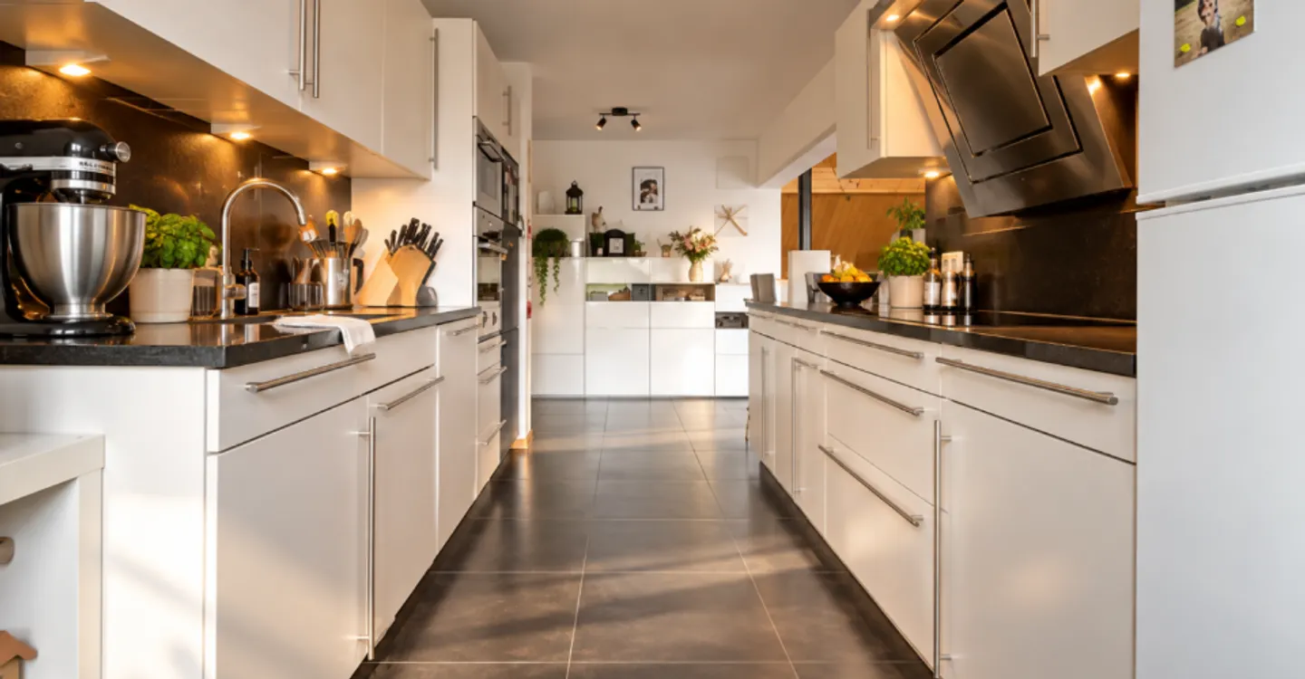 Duplex penthouse apartment with 5.5 rooms of 180m2 in a green setting - Photo 4 of 12