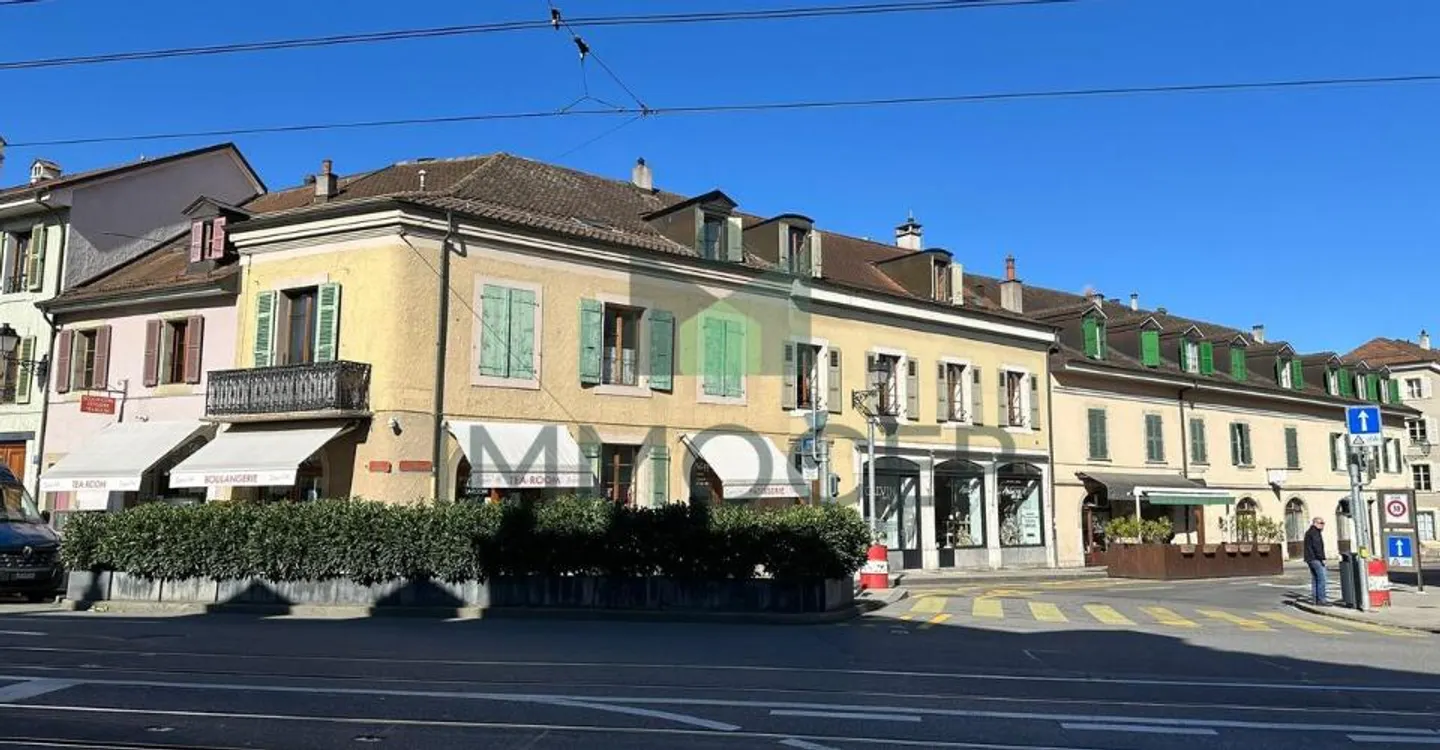 CO-EXCLUSIVITY: SMALL MIXED BUILDING IN OLD CAROUGE - Photo 1 of 4