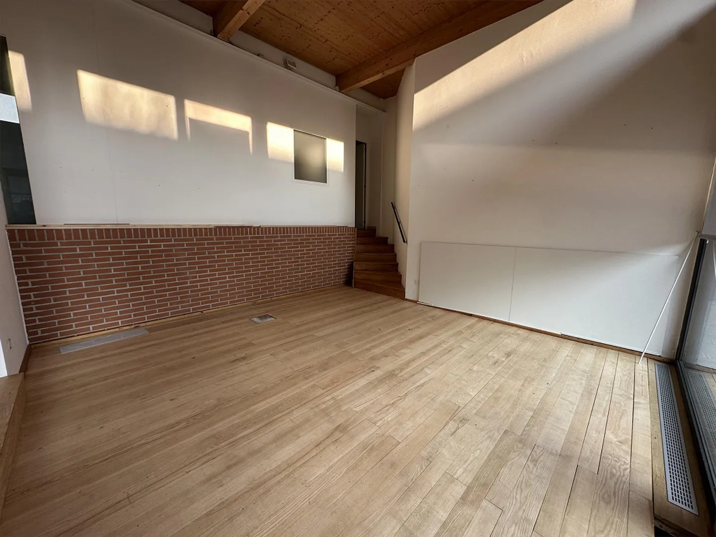 Spazio Moderno Attività Commerciale - Foto 4 di 4