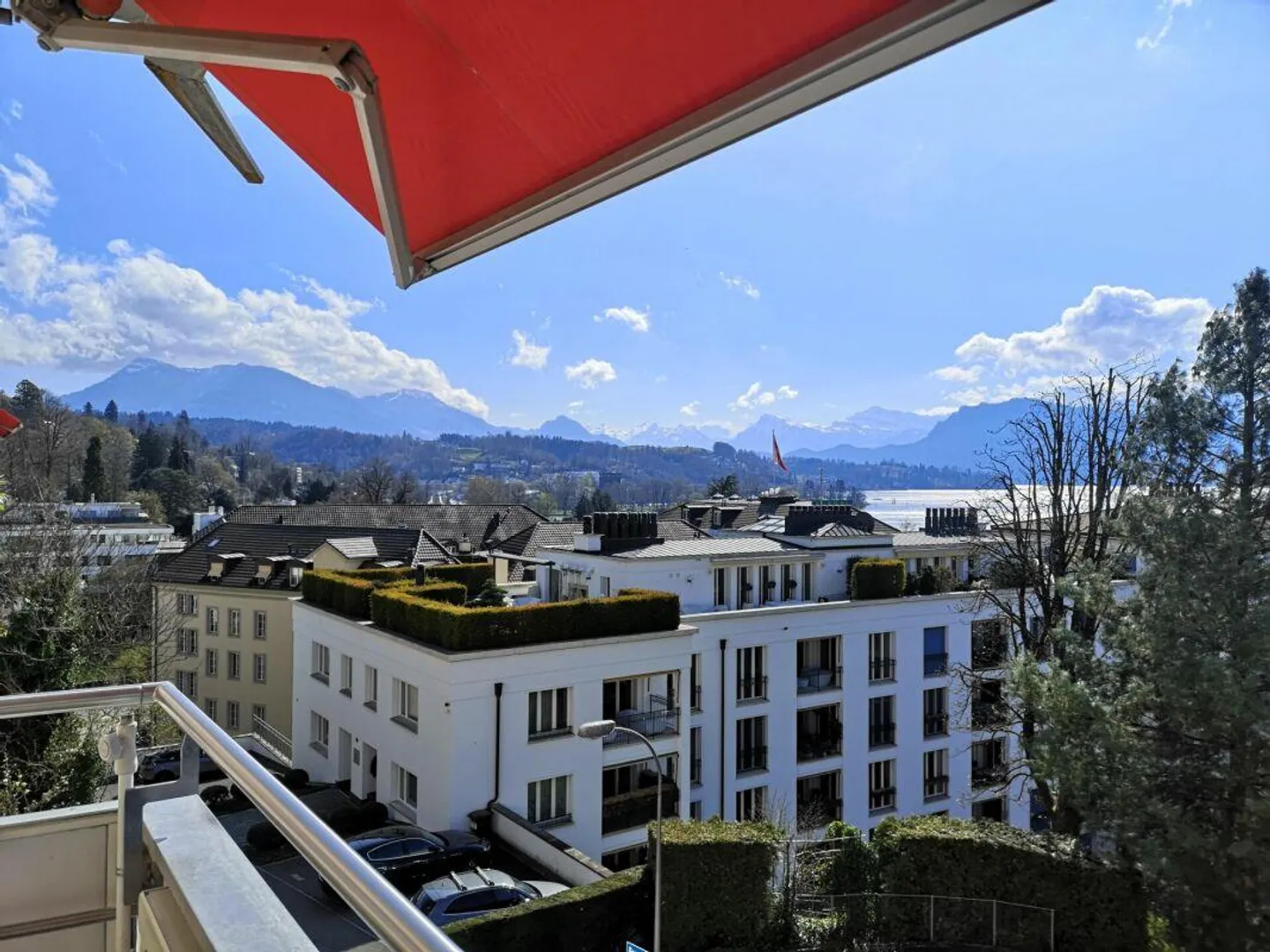 Sonnige Stadtwohnung mit See- und Bergsicht - Foto 2 von 10