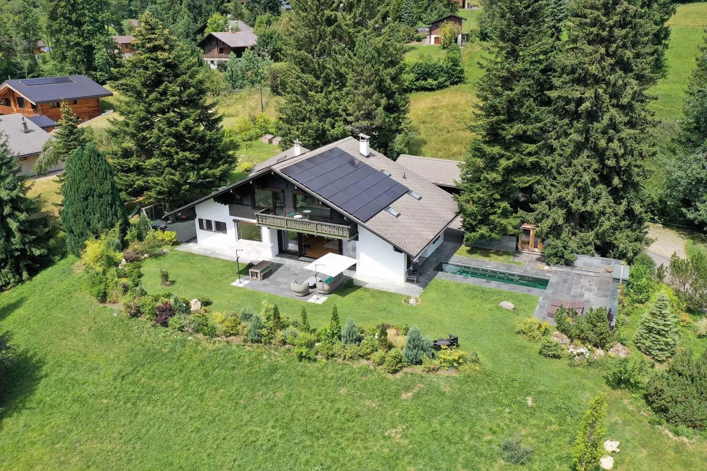 Chalet magnifique avec piscine et vue imprenable sur les Dents-du-Midi - Photo 1 sur 13