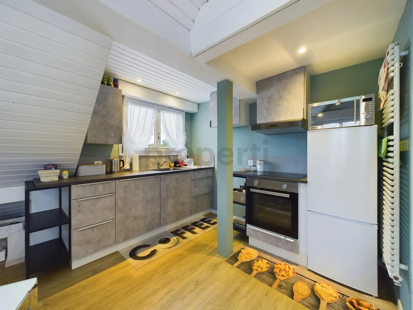 Appartamento accogliente con 2.5 stanze, galleria e vista a Uttigen - Foto 2 di 6