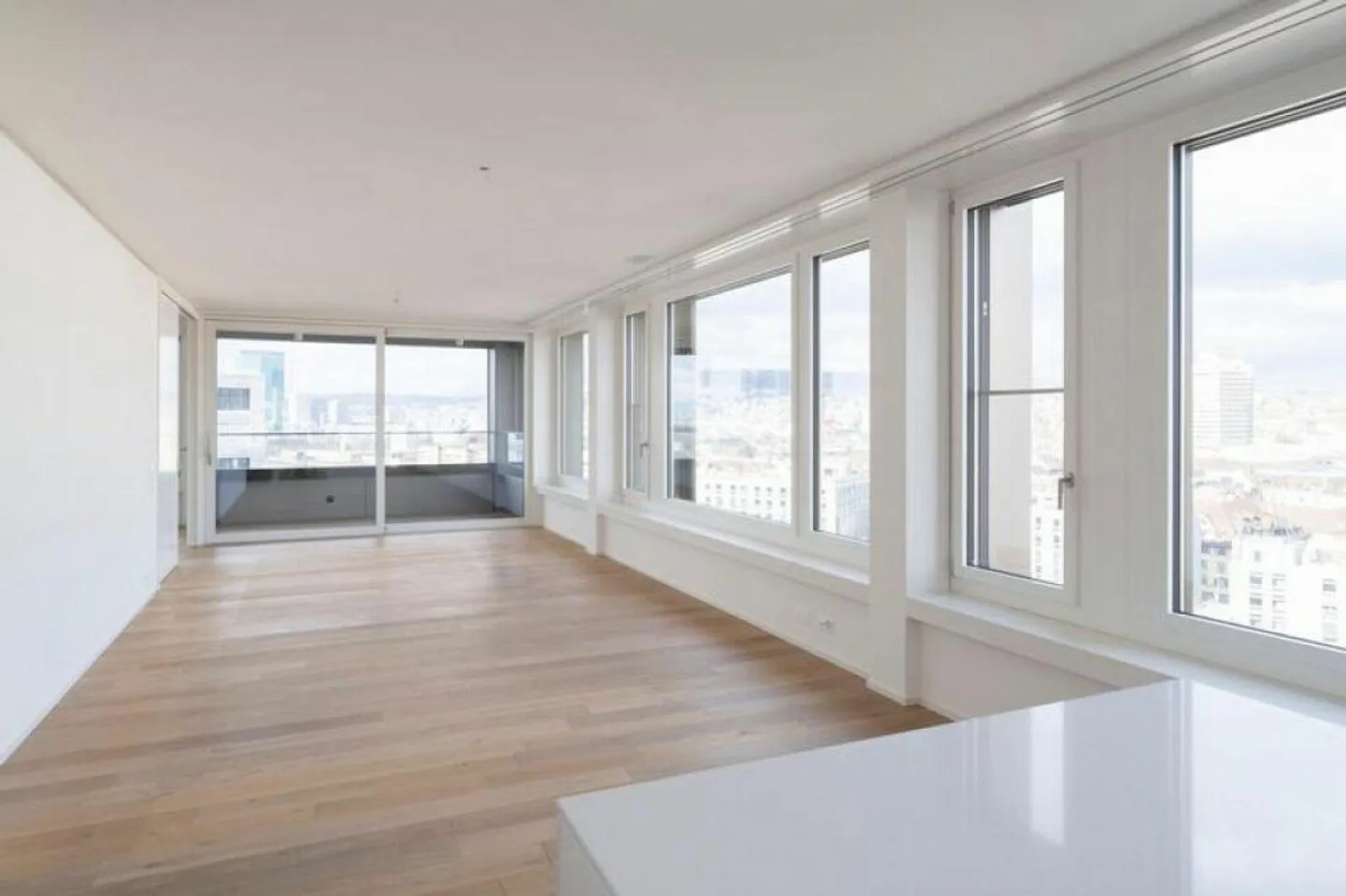 Ampio appartamento di 4,5 stanze nel cuore di Zurigo - Foto 1 di 8