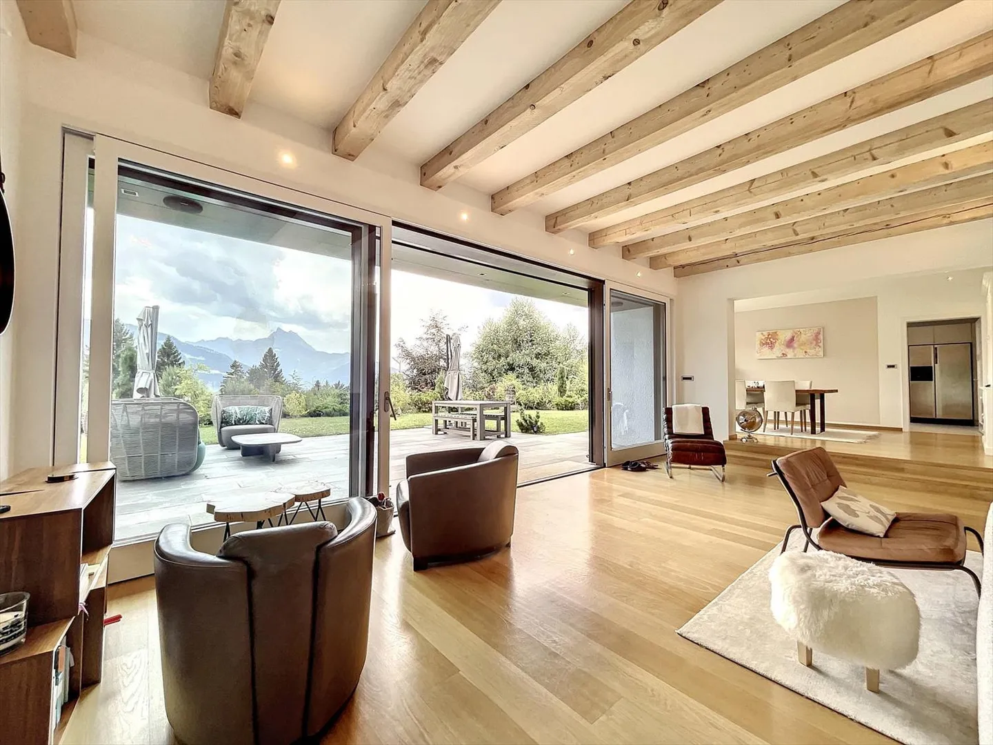 Chalet magnifique avec piscine et vue imprenable sur les Dents-du-Midi - Photo 2 sur 13