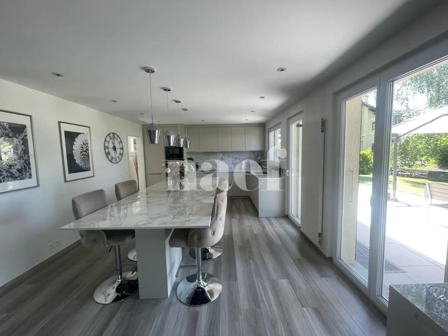 Beautiful fully renovated individual villa with large garden - Photo 4 of 13