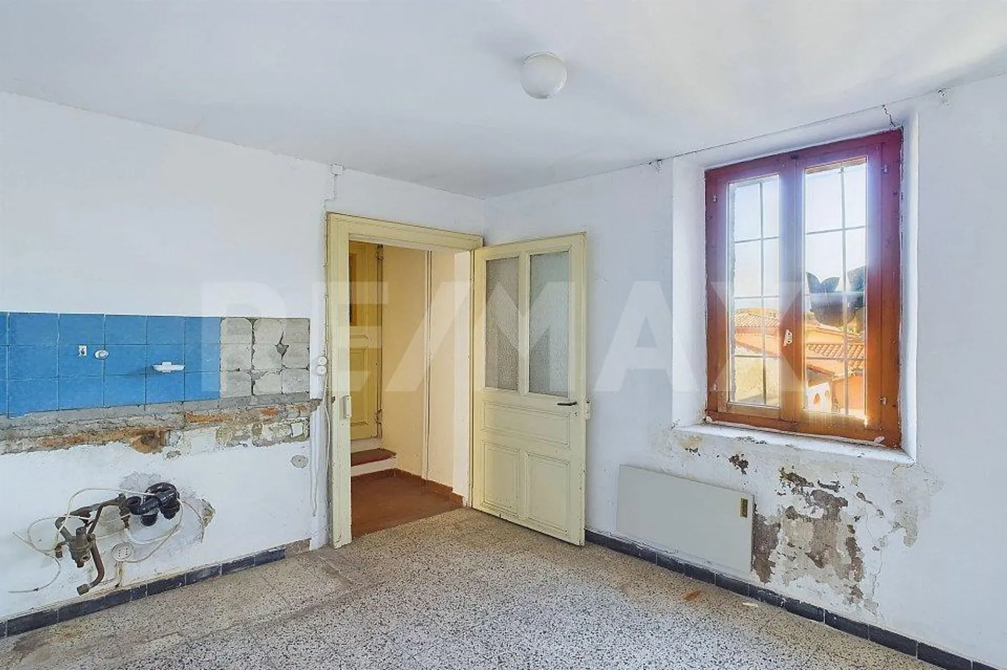 Casa unifamiliare da ristrutturare nel centro del villaggio - Foto 8 di 13