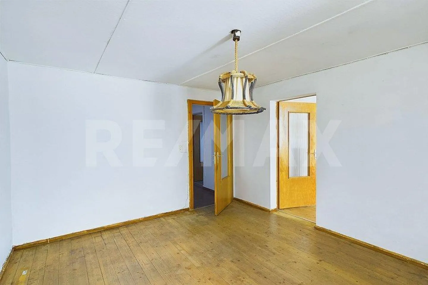 Casa unifamiliare da ristrutturare nel centro del villaggio - Foto 11 di 13