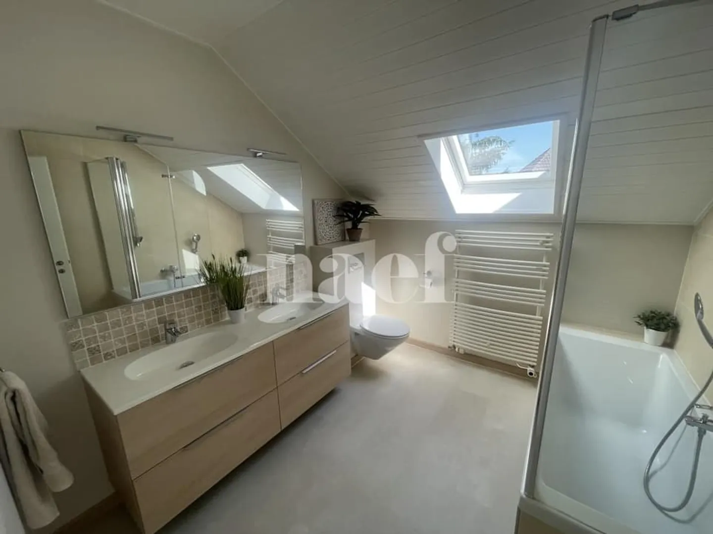 Beautiful fully renovated individual villa with large garden - Photo 13 of 13